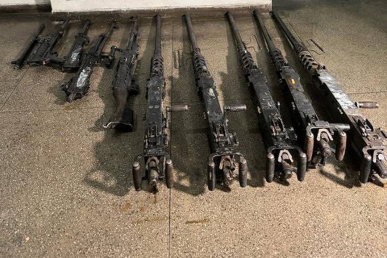 Exército e polícia ainda procuram 4 metralhadoras furtadas de quartel