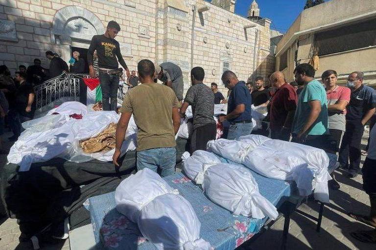 Funeral de palestinos mortos em ataque que danificou a Igreja Ortodoxa Grega de São Porfírio
