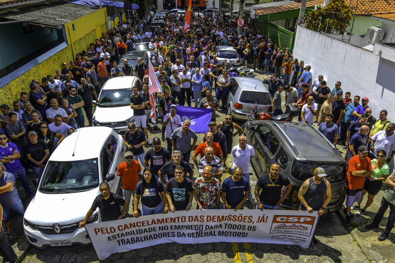 Metalúrgicos da GM aprovam greve em três fábricas de São Paulo após demissões