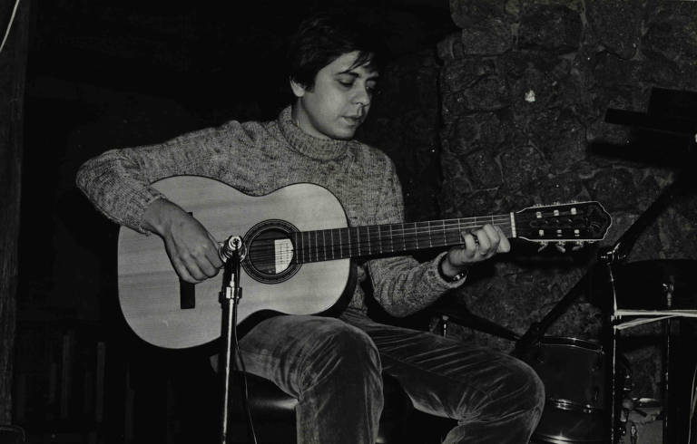 O cantor e compositor Edu Lobo em fotografia de 1975