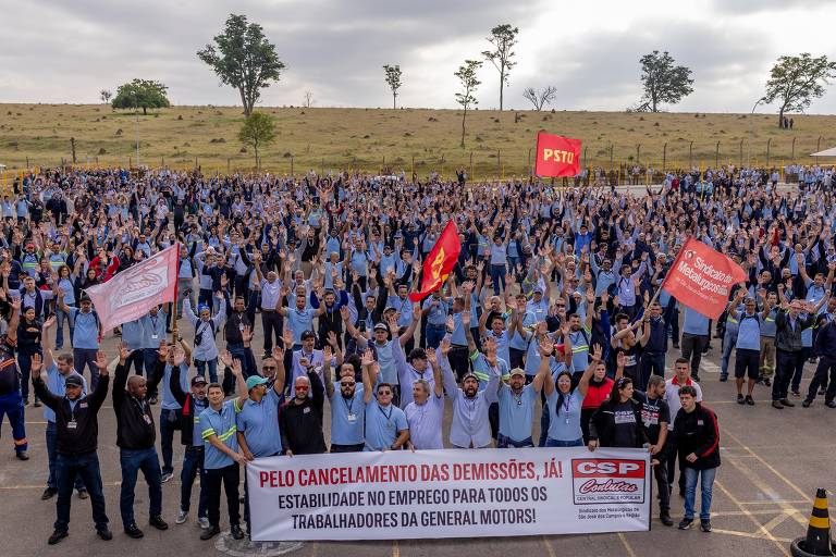 Trabalhadores de três fábricas da GM entram em greve em São Paulo; veja fotos