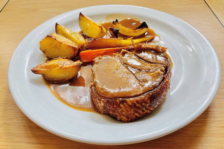 Servida nos almoços de domingo, carne assada é o melhor da comida inglesa