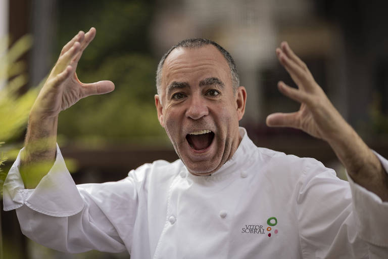 Chef Vitor Sobral, que já cozinhou para papas e presidentes, em seu restaurante, o Tasca da Esquina