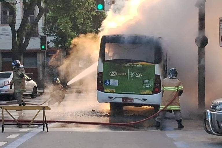 Moradores reclamam de demora no transporte da Zona Oeste do Rio nesta terça-feira