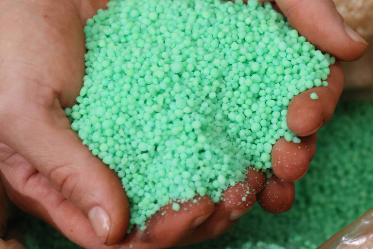 Gastos com importação de fertilizantes caem 48% neste ano