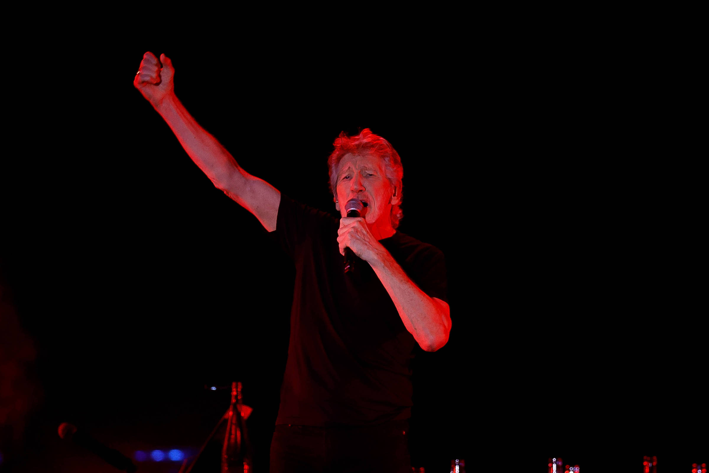 File:Roger Waters no Estádio Mané Garrincha, Brasília, Brasil