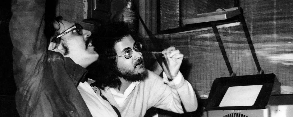 O crítico de cinema Inácio Araujo, à dir., e o cineasta Carlos Reichenbach, à esq., na montagem de 'Lilian M: Confissões Amorosas (Relatório Confidencial)', de 1975 