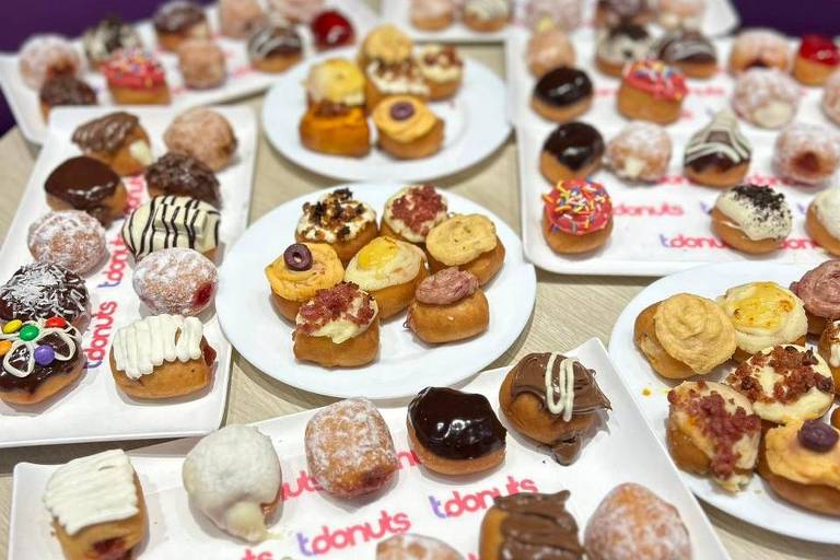 Restaurante em SP faz rodízio de donuts doces e salgados para comer à vontade