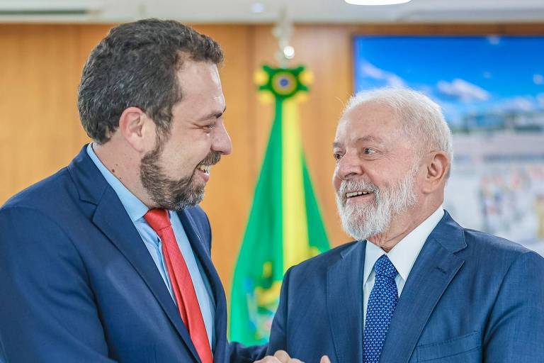 Guilherme Boulos (PSOL) e Lula (PT) durante encontro nesta quarta-feira (25)