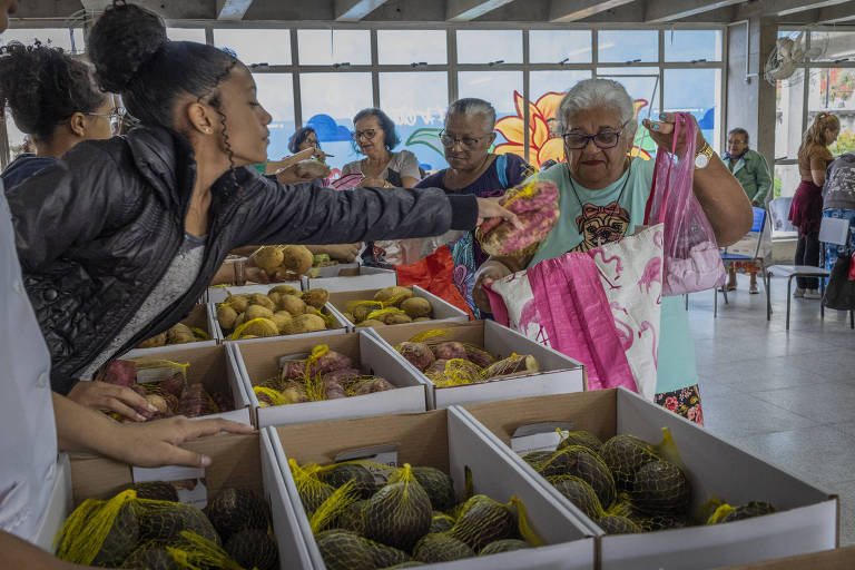ONG quer democratizar acesso a orgânicos nas periferias com doação de cestas