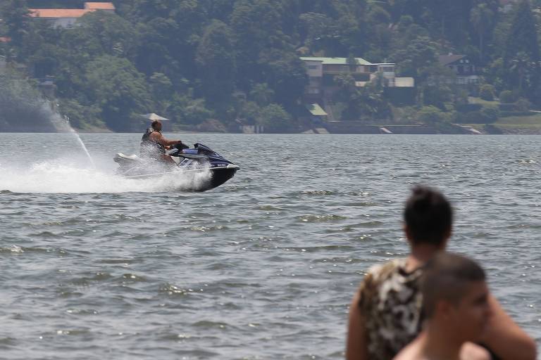 Polícia apura roubo de moto aquática que deixou vítima à deriva no litoral de SP