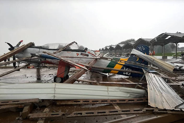 Tempestade destrói hangares e atinge 11 aviões da FAB no interior de SP