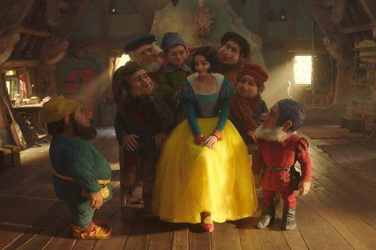 Rachel Zegler como Branca de Neve em cena do live-action