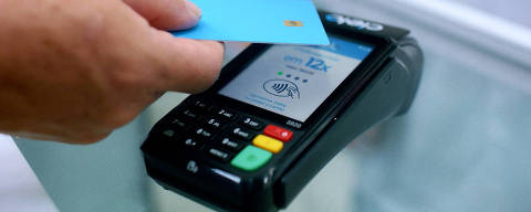 Campanha da Cielo destaca tecnologia de pagamento por aproximação.