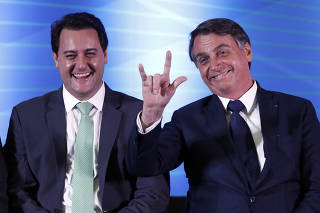 Presidente Jair Bolsonaro ao lado do governador do Paraná, Carlos Massa Ratinho (PSD)