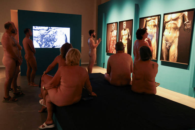 Veja fotos do museu espanhol que recebeu visitantes pelados para tour