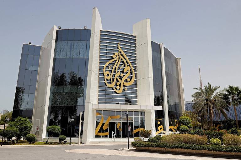 Na guerra, Qatar se equilibra entre mediação e críticas à Al Jazeera