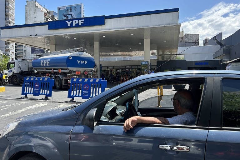 Argentina vive crise da gasolina com longas filas e postos fechados
