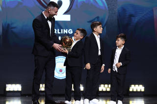 Lionel Messi e Aitana Bonmatí conquistam Bola de Ouro