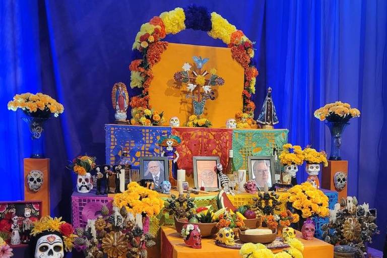 A exposição Altares del Día de los Muertos  é gratuita e é realizada na Galeria Marta Traba (Praça Cívica)