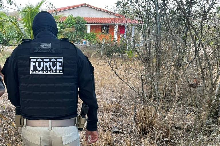 Cinco policiais suspeitos de integrar milícia são presos na Bahia
