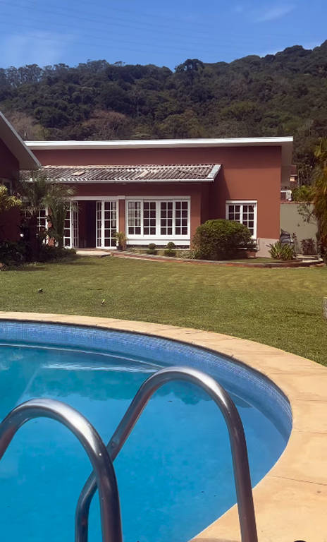 Cid Moreira compra casa de 700 m² na Serra do Rio