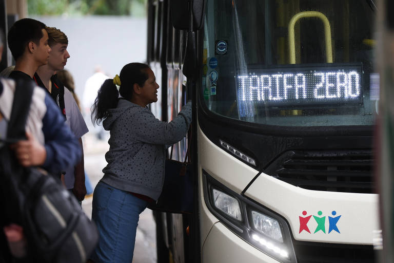 Passe livre nos ônibus de São Caetano do Sul (SP) começa com surpresa e dúvidas de passageiros