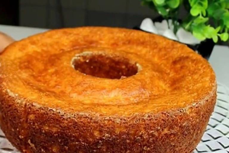Aprenda a fazer um bolo de cuscuz rápido e delicioso