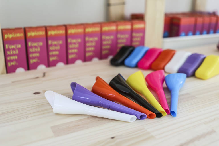 Funis para urinar em pé da marca Pipizito