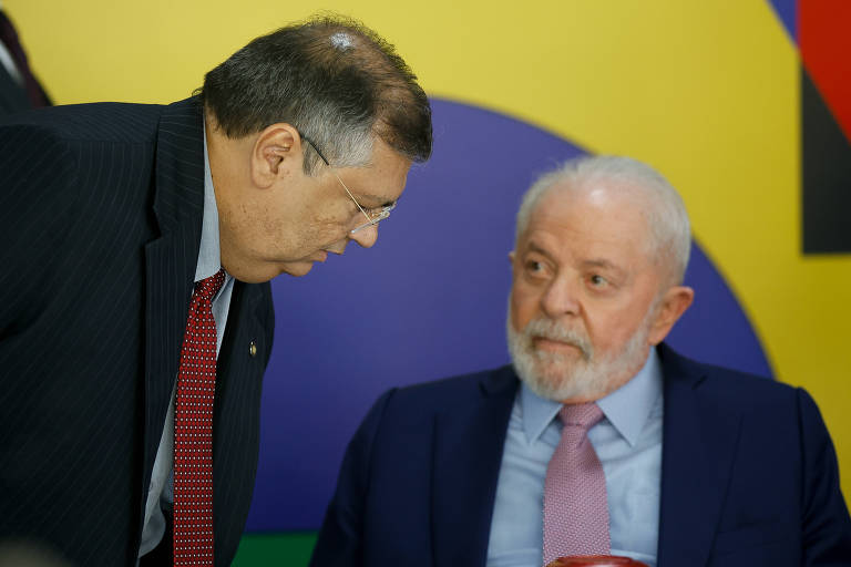 Lula sai em defesa de Dino e diz que ministro é alvo de 'absurdos ataques'