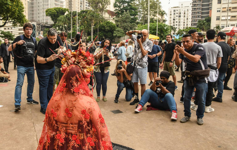 A 'Zombie Walk" acontece sempre no Dia de Finados