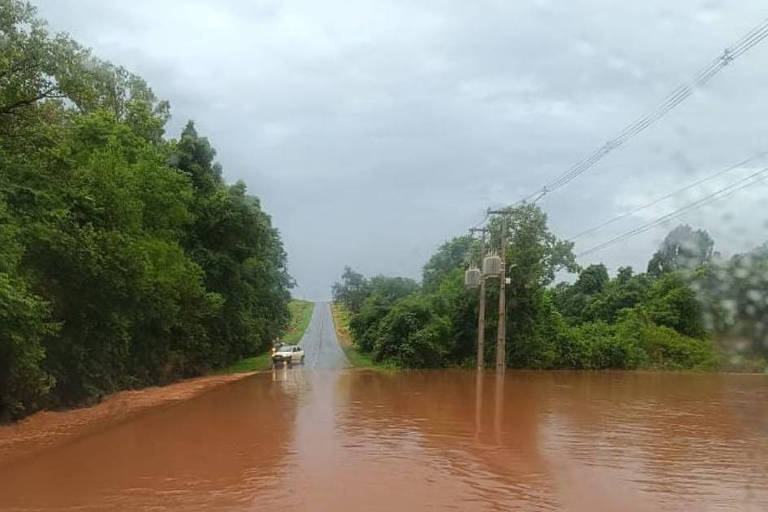 Defesa Civil do RS emite alerta de inundação devido a fortes chuvas