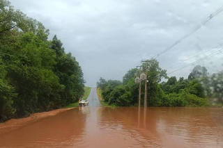 Chuva, garoa, vento, queda de temperatura e ainda enchente