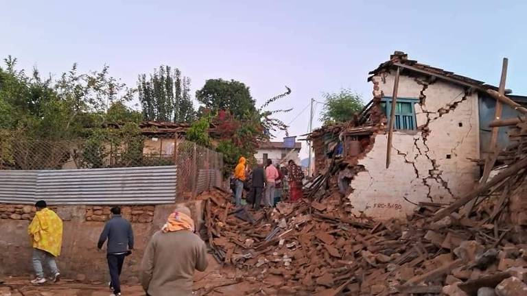 Nepal sofre pior terremoto em oito anos