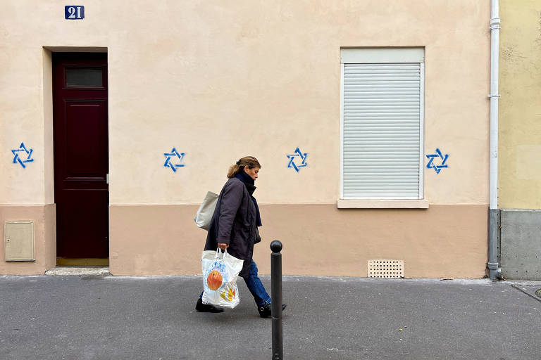 Edifício em Paris é pichado com a estrela de Davi em meio à guerra entre Israel e Hamas no Oriente Médio
