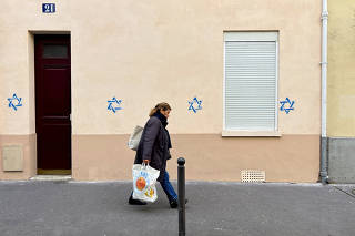 Paris buildings tagged with Stars of David