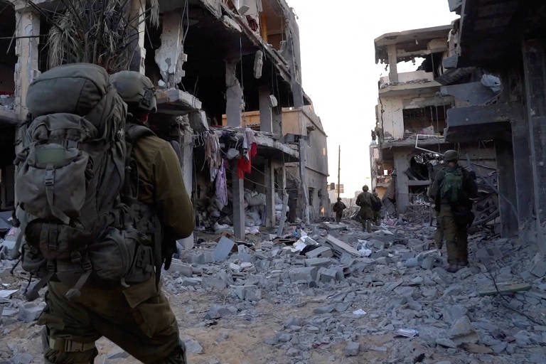 Soldados israelenses durante operação terrestre na Faixa de Gaza