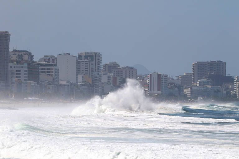 Marinha faz alerta de ventania e ressaca no mar em SP e RJ