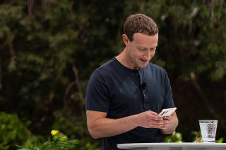 Mark Zuckerberg, the chief executive of Meta, tries to conduct a live demo at the Meta Connect conference at the company?s headquarters in Menlo Park, Calif., Sept. 27, 2023. (Loren Elliott/The New York Times)