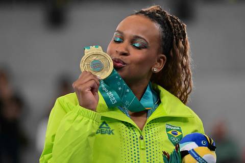 Brazil's Rebeca Andrade poses on the podium with her gold medal after the artistic gymnastics women's balance beam final during the Pan American Games Santiago 2023 at the Team Sports Centre in the National Stadium Sports Park in Santiago on October 25, 2023. (Photo by MARTIN BERNETTI / AFP)