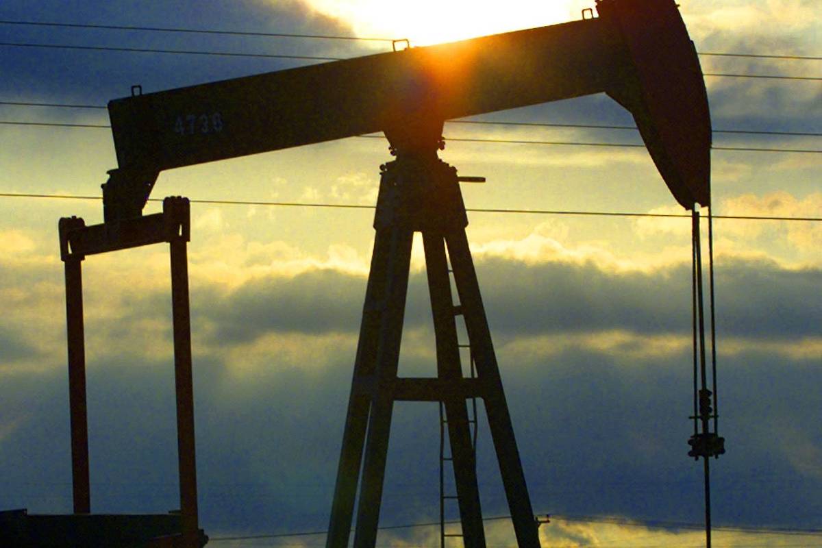 Opep+ aumenta produção apesar de queda nos preços do petróleo
