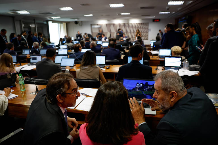 Para fechar brechas à fraude, as empresas do lucro real e arbitrado terão que fazer uma habilitação prévia a cada ano-calendário na Receita. Passado o prazo de 30 dias após o pedido de habilitação sem que tenha havido a manifestação da Receita, a empresa será considerada habilitada.