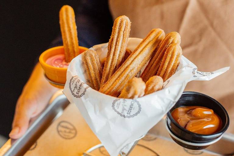 Churros espanhóis com cobertura de doce de leite