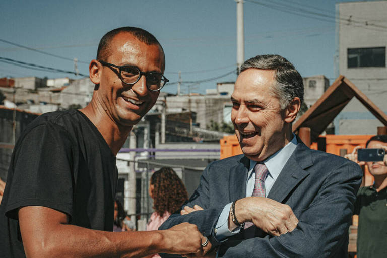 Barroso visita a Favela dos Sonhos, em SP, a convite da ONG Gerando Falcões