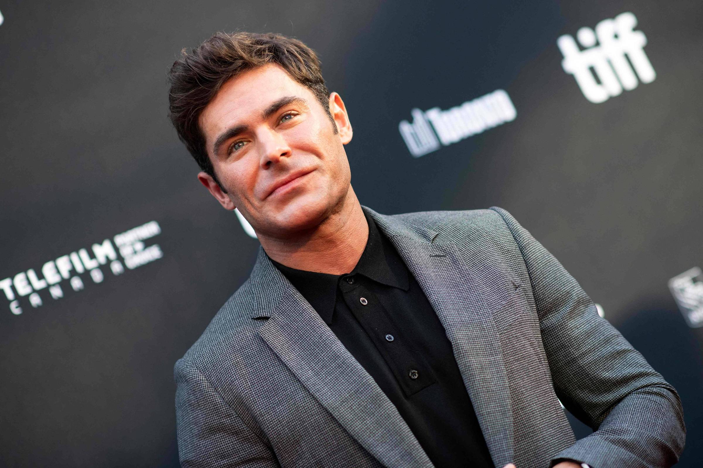 Zac Efron não para agora mostra pênis em novo filme!