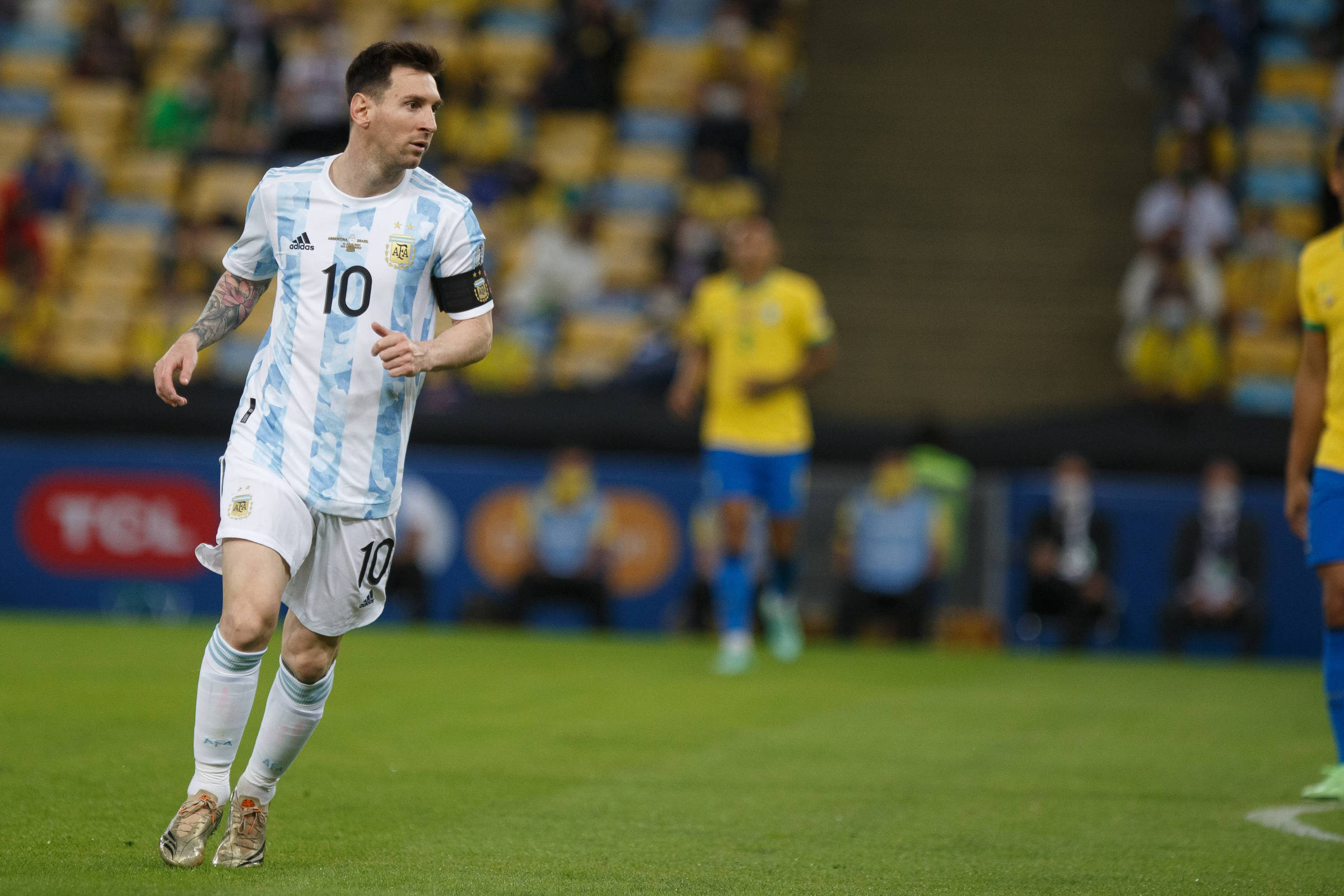 Falta de contrato atrasa venda de ingressos de 'último jogo' de Messi no  Brasil