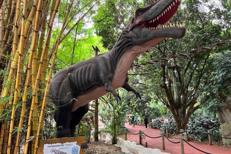 Dream Park Show tem dinossauros, estátuas de cera e cobrança por fotos