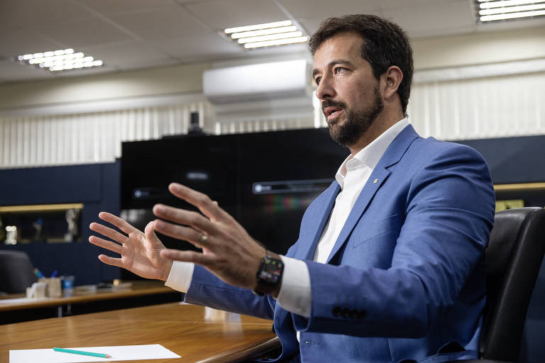 André Salcedo, presidente da Sabesp, concede entrevista no escritório da empresa em Pinheiros