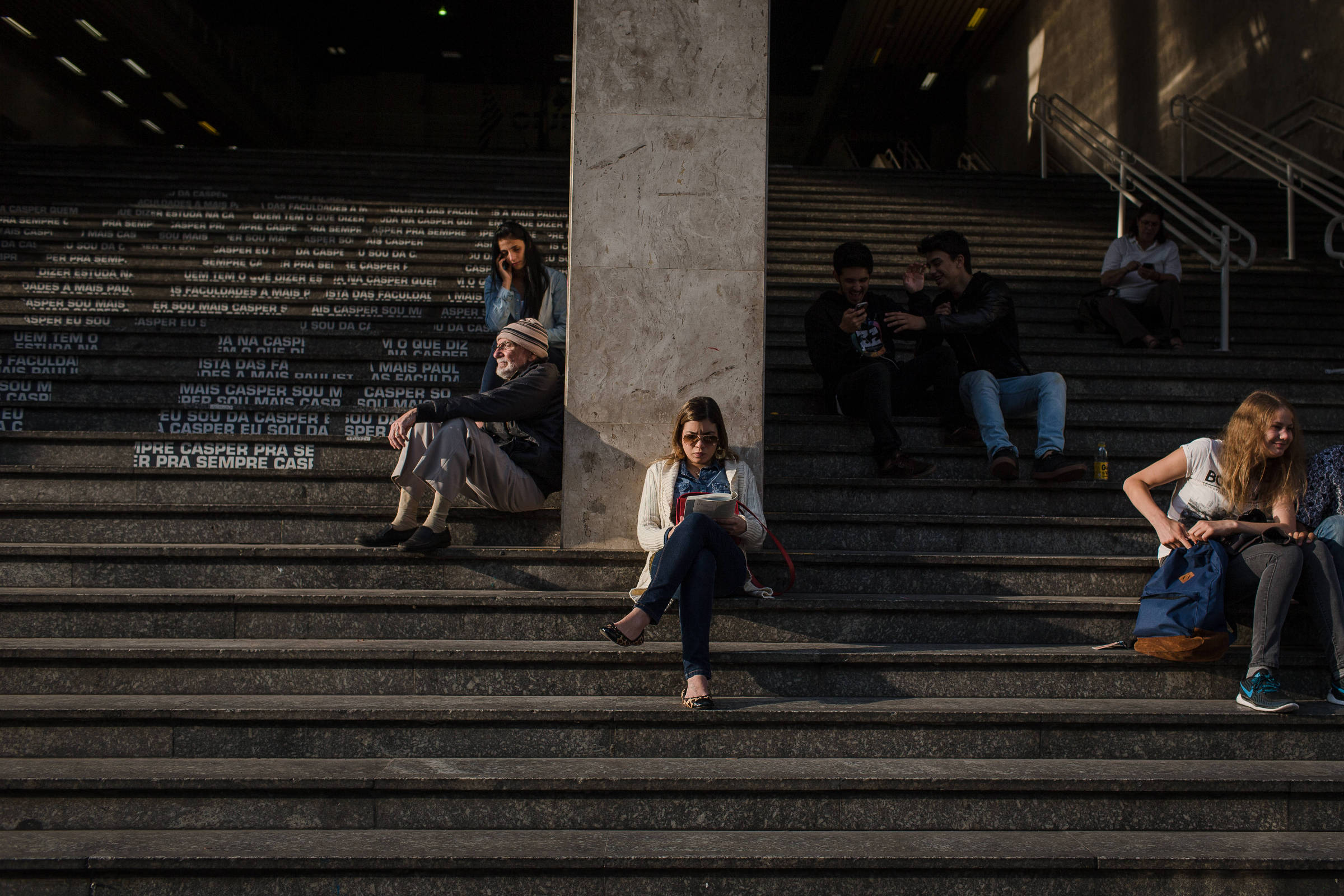 Livro 'Eu Juro' revisita juramentos de alunos de jornalismo mais de 20 anos depois