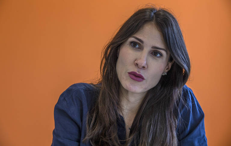 Veja imagens de Marina Helena durante entrevista à Folha